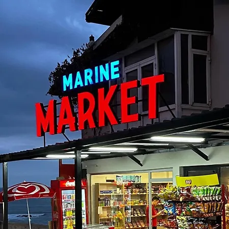 호텔 The Marine 트라존