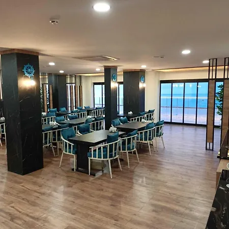 Hotel The Marine